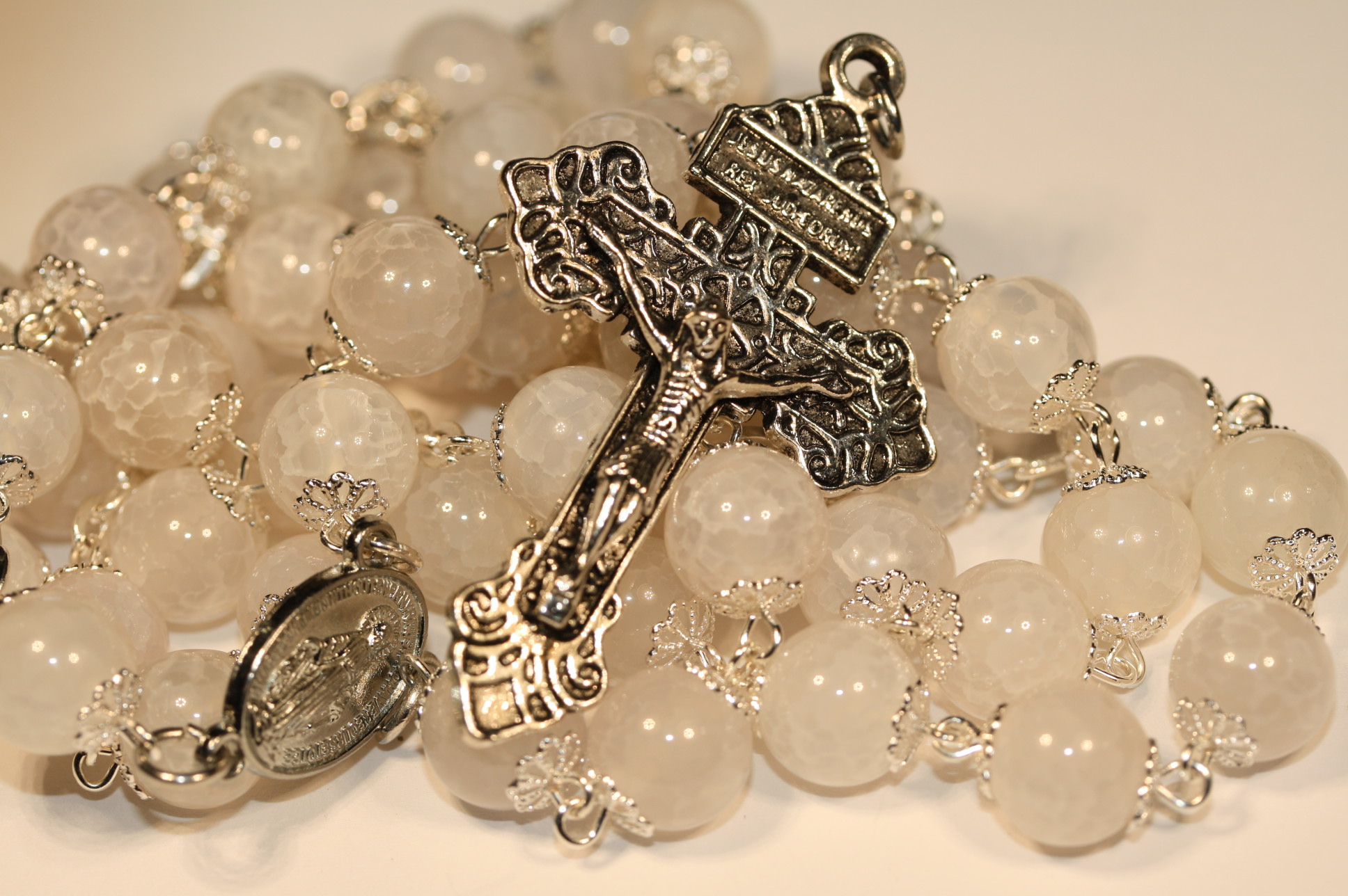 White Cracked Agate 10mm Rosary in Silver - Image 2