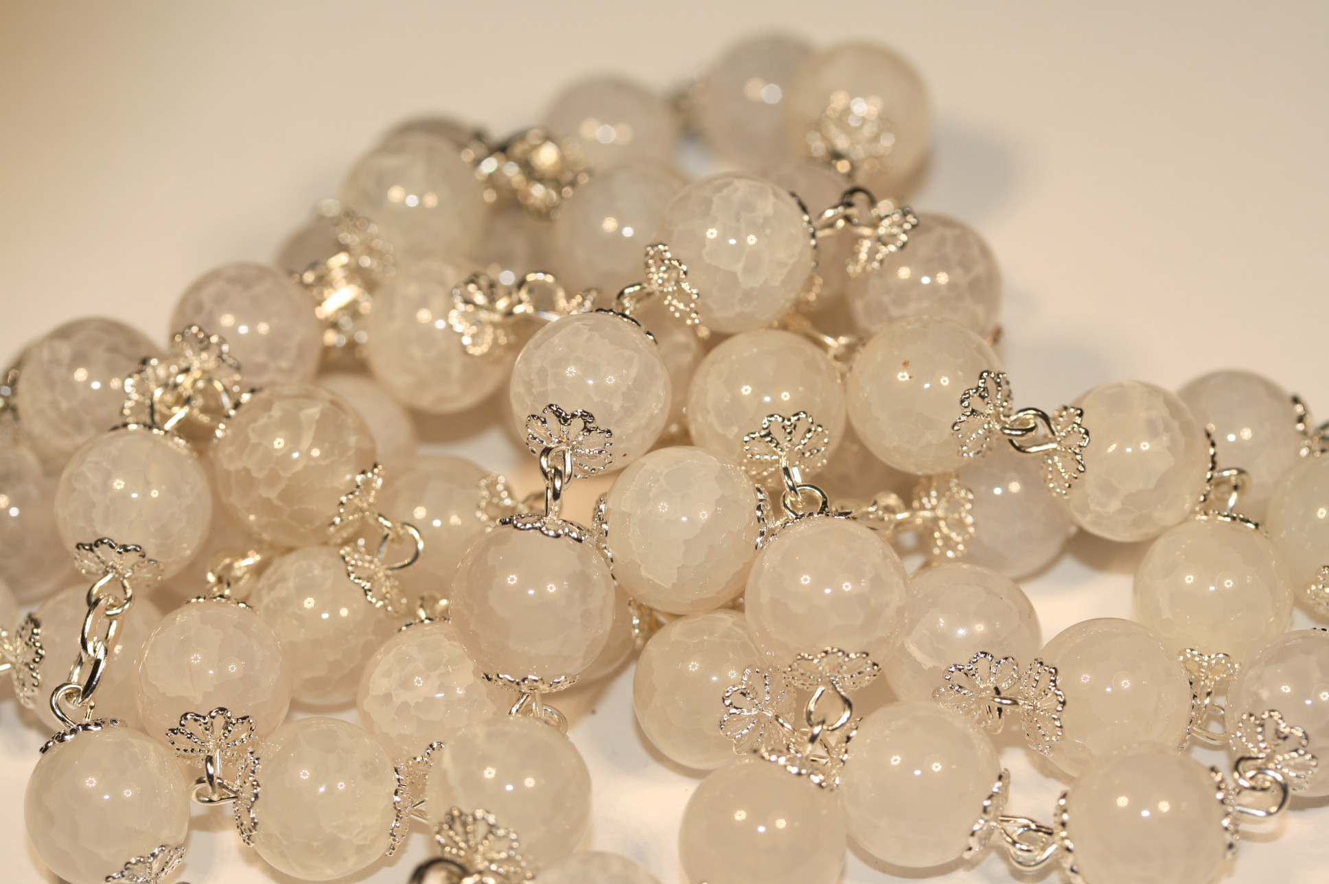 White Cracked Agate 10mm Rosary in Silver - Image 3